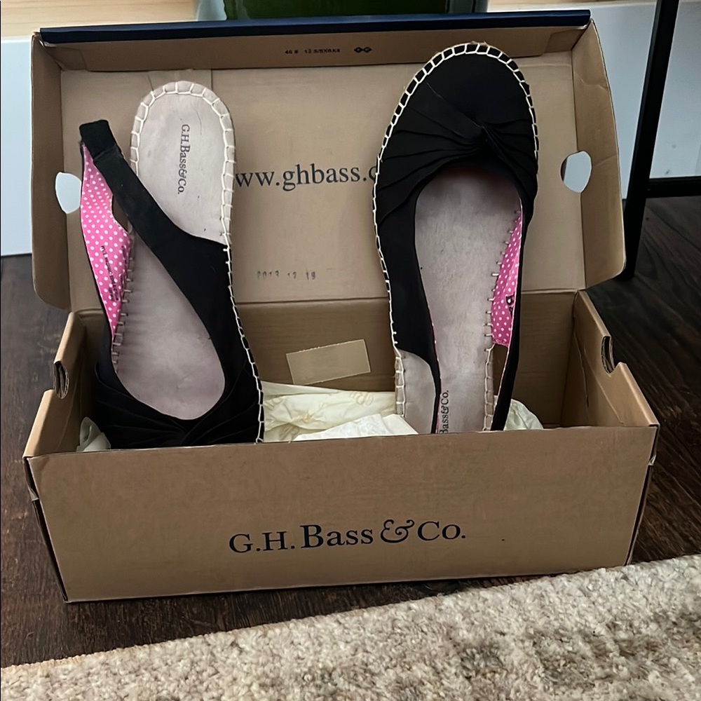 G.H. Bass & Co. Black and Pink Espadrilles Slip-On Shoes
